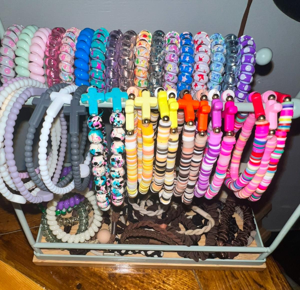 Hair bows and hair clips picture