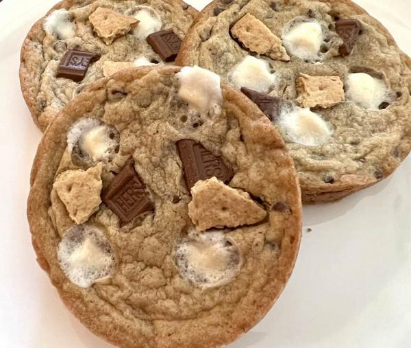 S'mores mini cookie cake