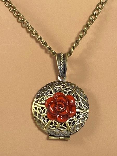 Filigree Locket Necklace - Customizable picture