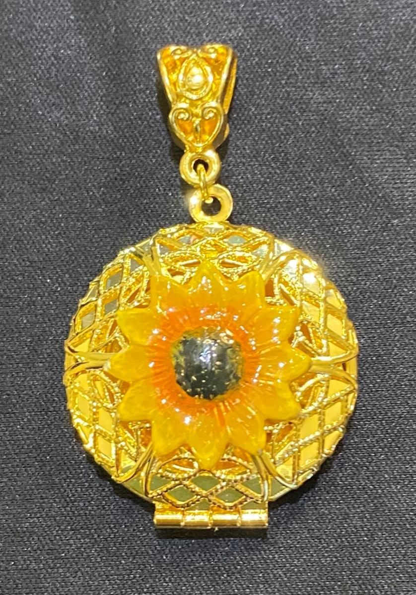 Filigree Locket Necklace - Customizable picture