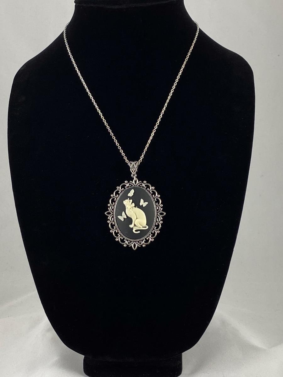 Cute Cat Cameo Necklace picture