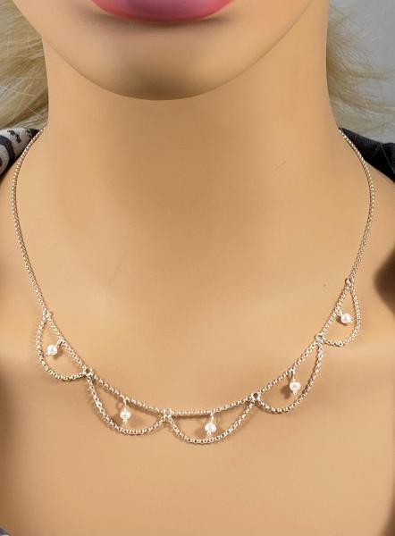 Scalloped Pearl Gemstone Necklace picture