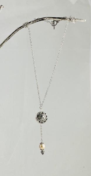 Victorian Pearl Drop Vintage-Look Pendant Necklace picture