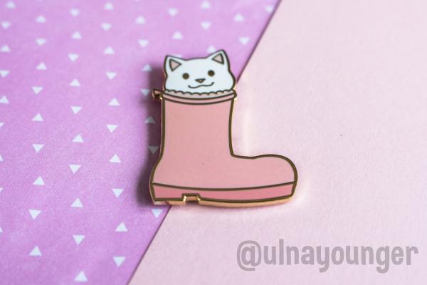 If It Fits I Sits Boot Cat 1.5" Hard Enamel Pin picture