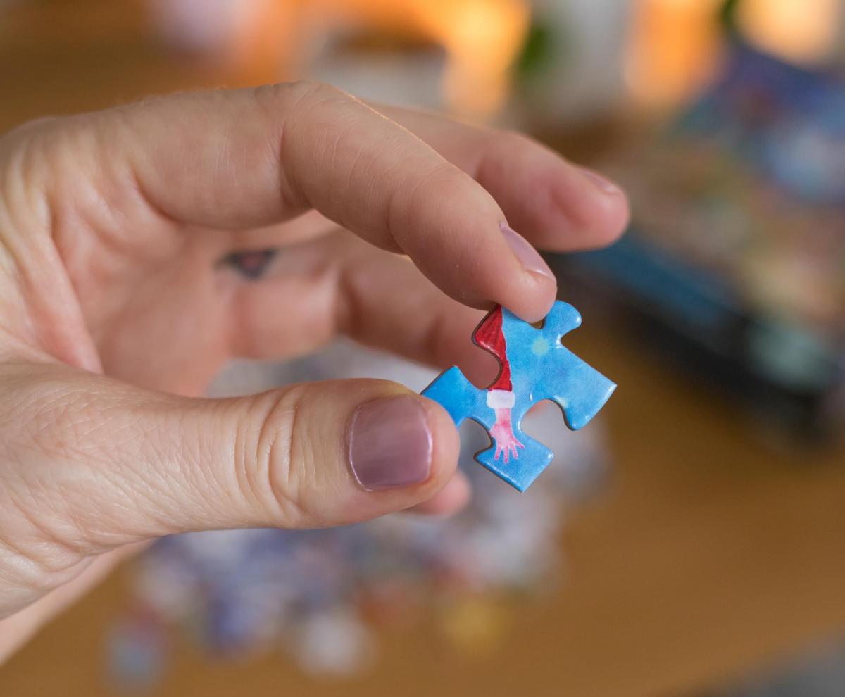 Santa's Coming to Town 1000 Piece Jigsaw Puzzle picture