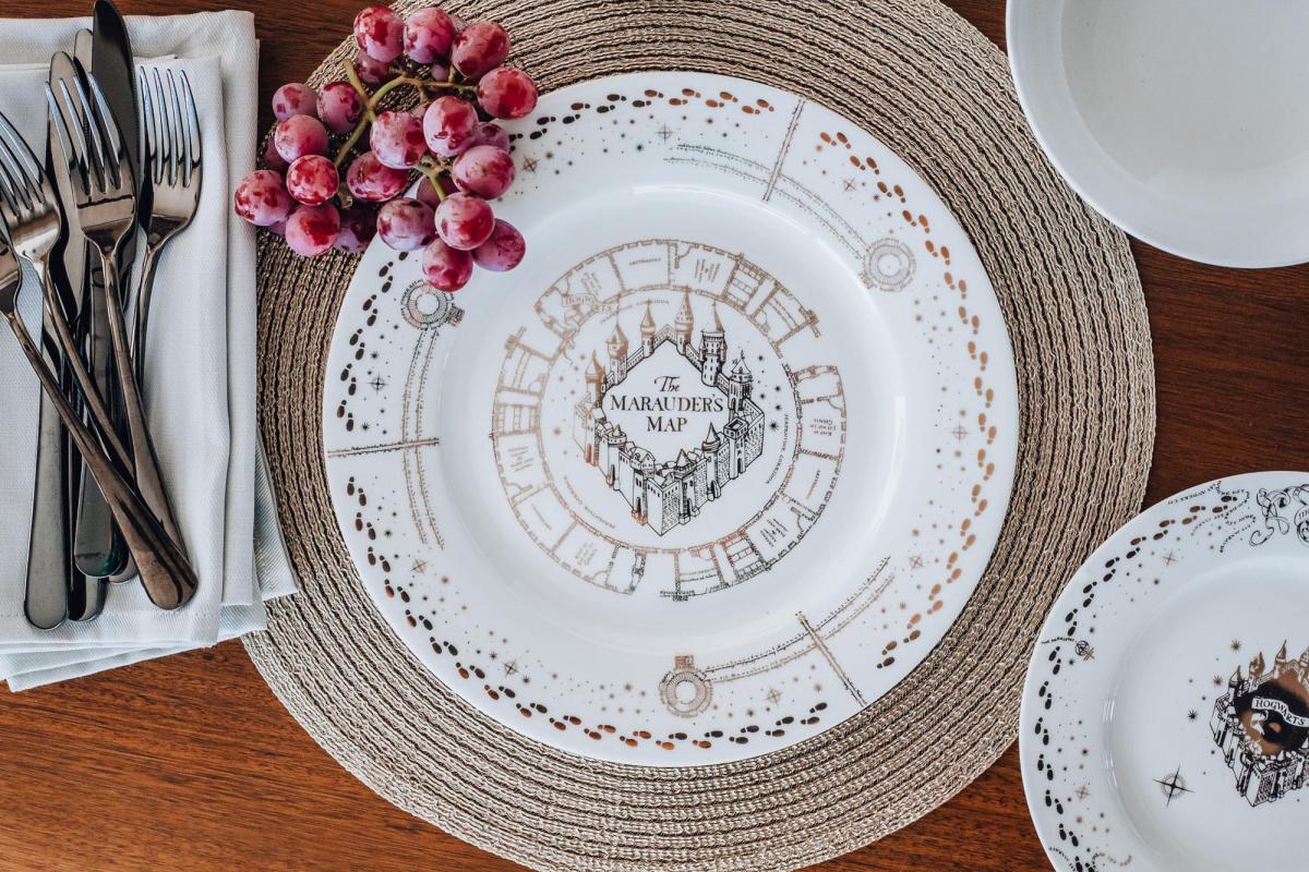 Harry Potter Marauders Map 16 Piece Dinnerware Set picture