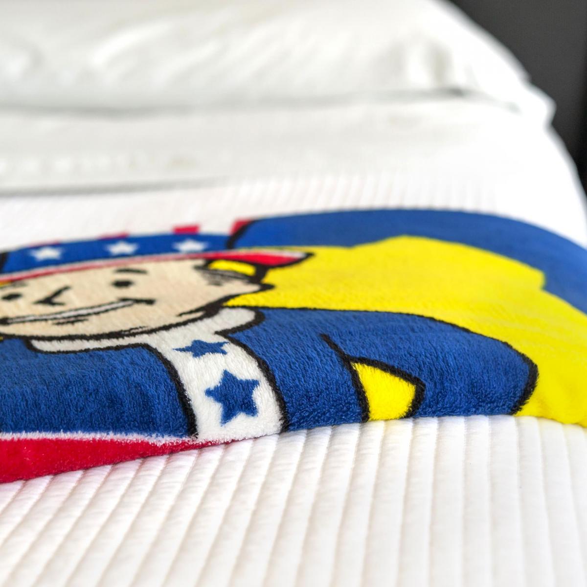 Fallout Vault-Tec Salutes America 45"x60" Fleece Blanket picture