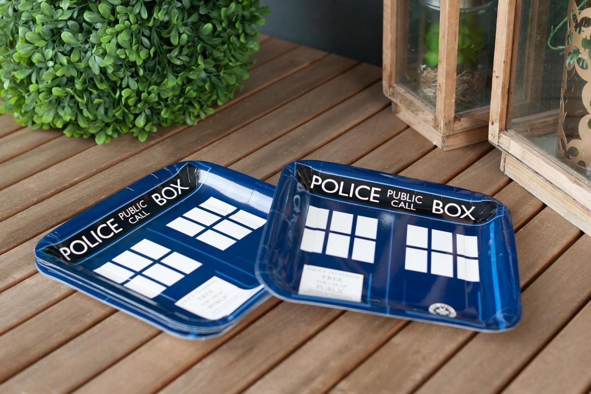 Doctor Who 9" TARDIS Square Paper Plates, Set of 8 picture