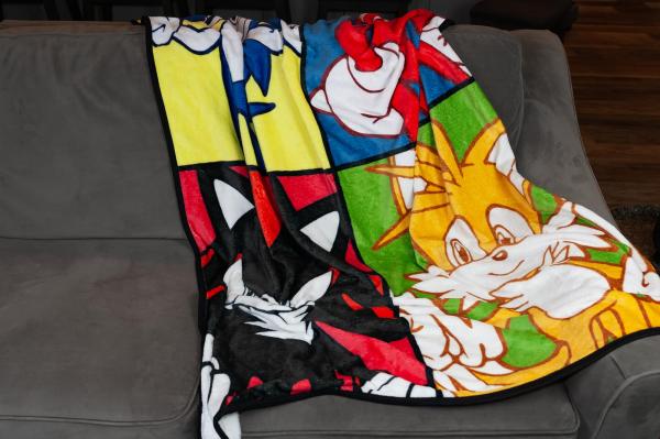 Sonic The Hedgehog Warhol 45 x 60 Inch Throw Blanket picture