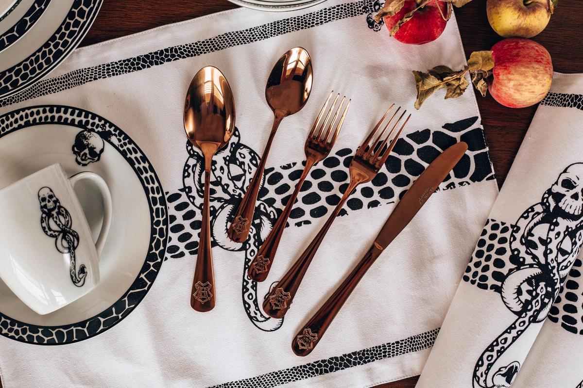Harry Potter Hogwarts 5 Piece Rose Gold Flatware Cutlery Set picture