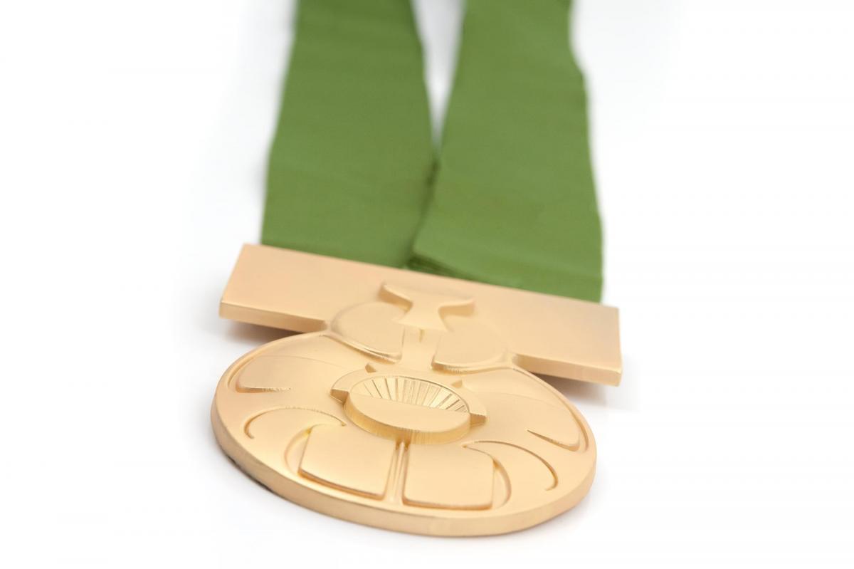Star Wars Medal of Yavin Gold Plated 1:1 Scale Prop Replica picture