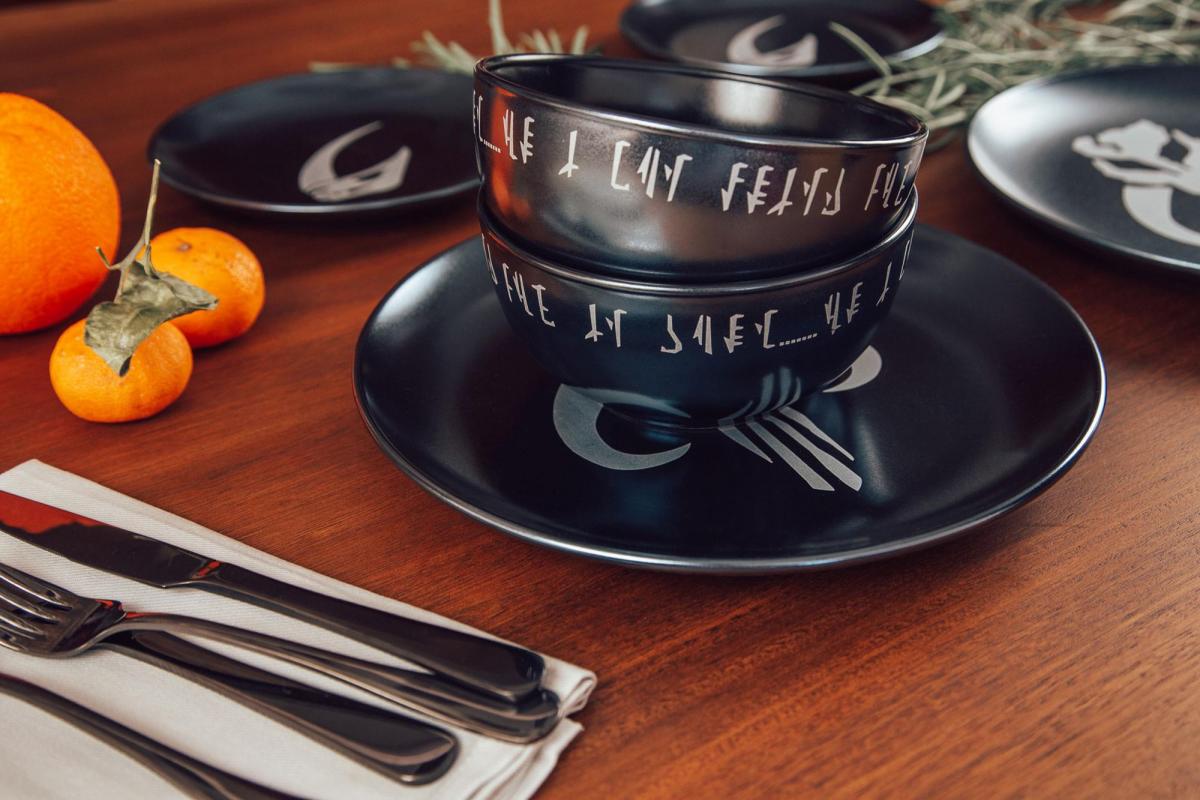 Star Wars The Mandalorian 8 Piece Stoneware Dinner Set picture