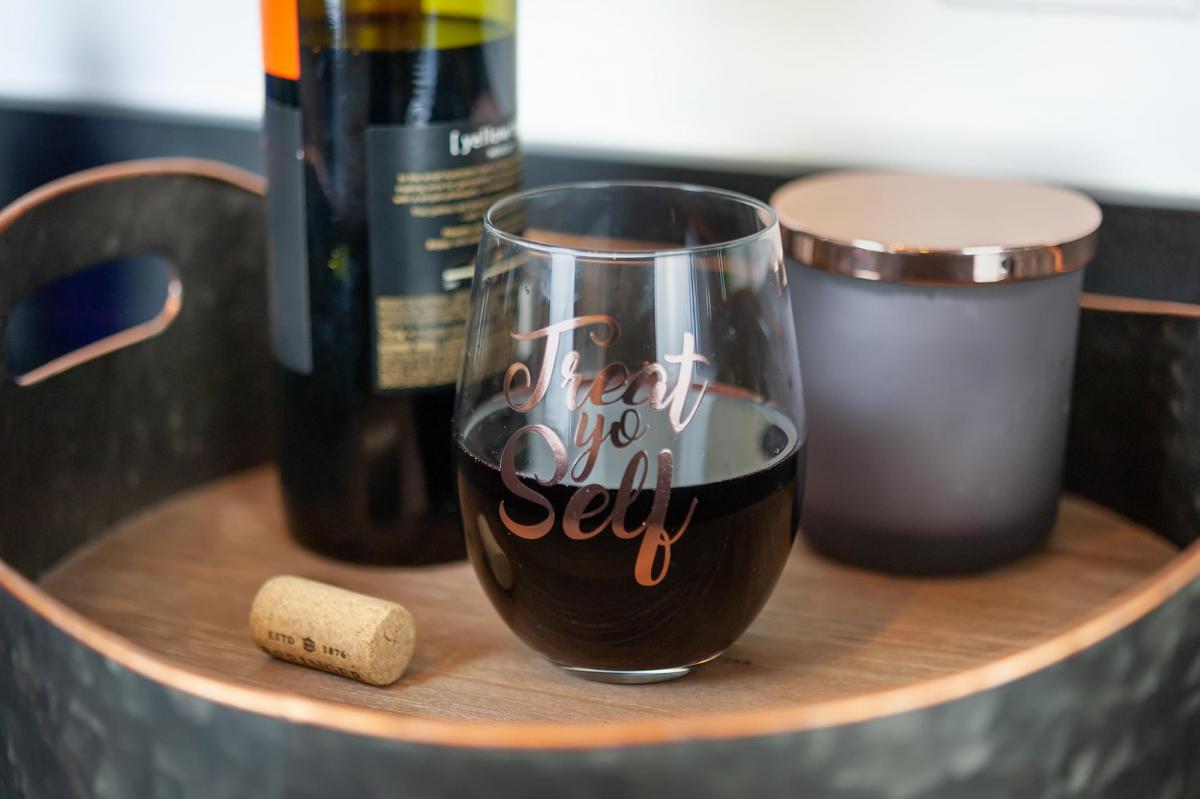 Parks and Rec Treat Yo Self Stemless Wine Glass | Pink picture