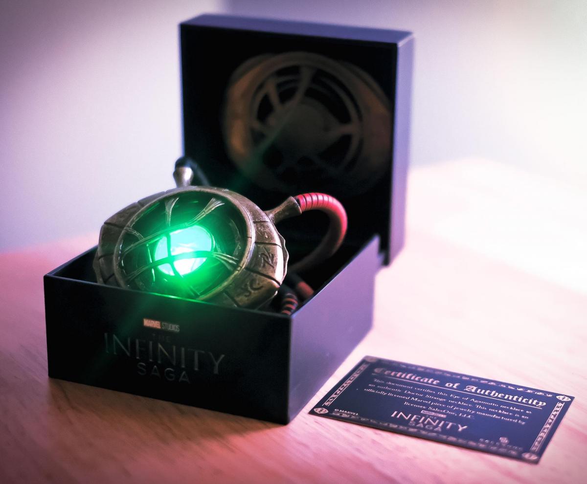 Marvel Dr Strange Eye of Agamotto Light Up Replica picture
