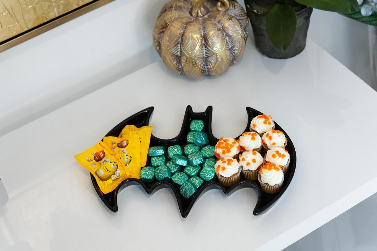 DC Comics Batman 14 x 10 Inch Ceramic Serving Platter picture