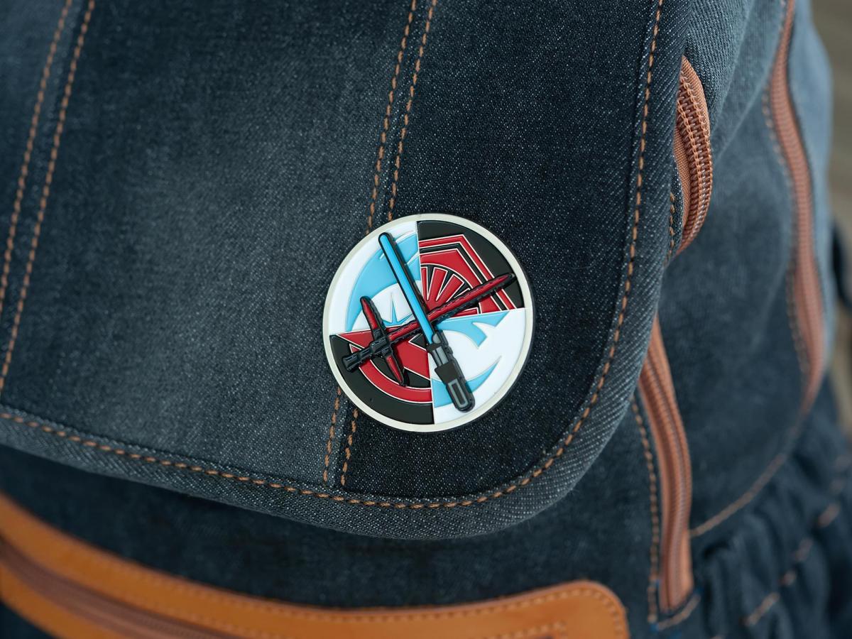 Star Wars Spinning Lightsabers Exclusive Enamel Pin picture