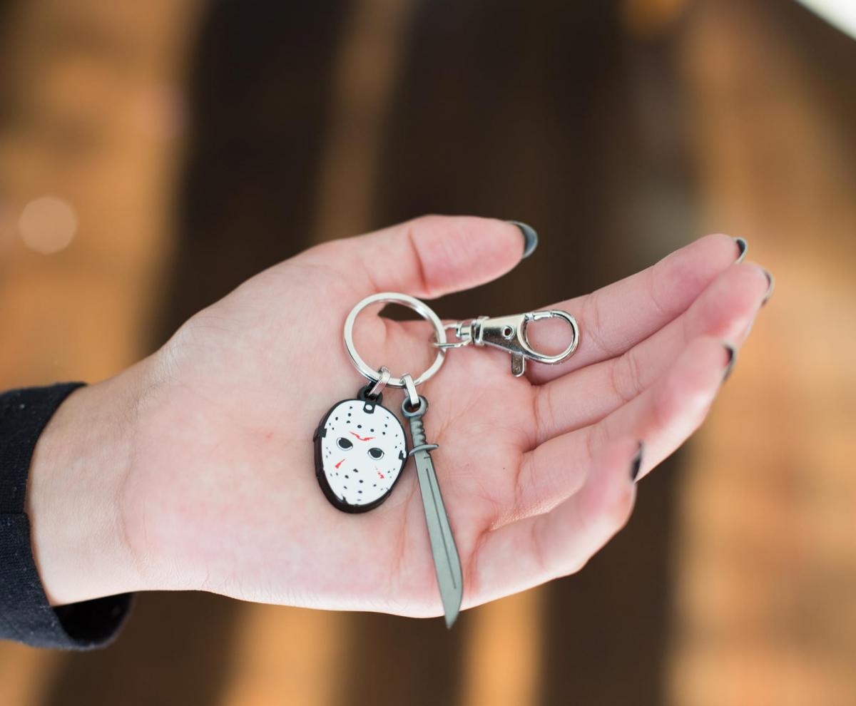 Friday The 13th Mask and Machete Metal Keychain picture