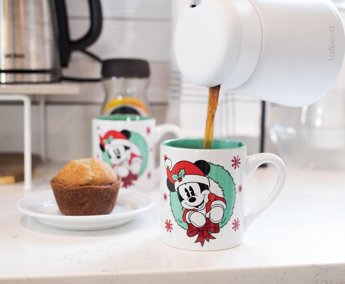Mickey and Minnie Mouse Holiday Mug Set picture