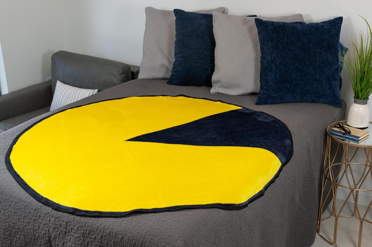 Pac-Man Round 60 Inch Fleece Throw Blanket picture