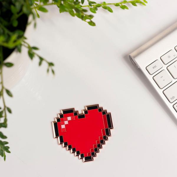 Legend of Zelda Heart Paperweight picture