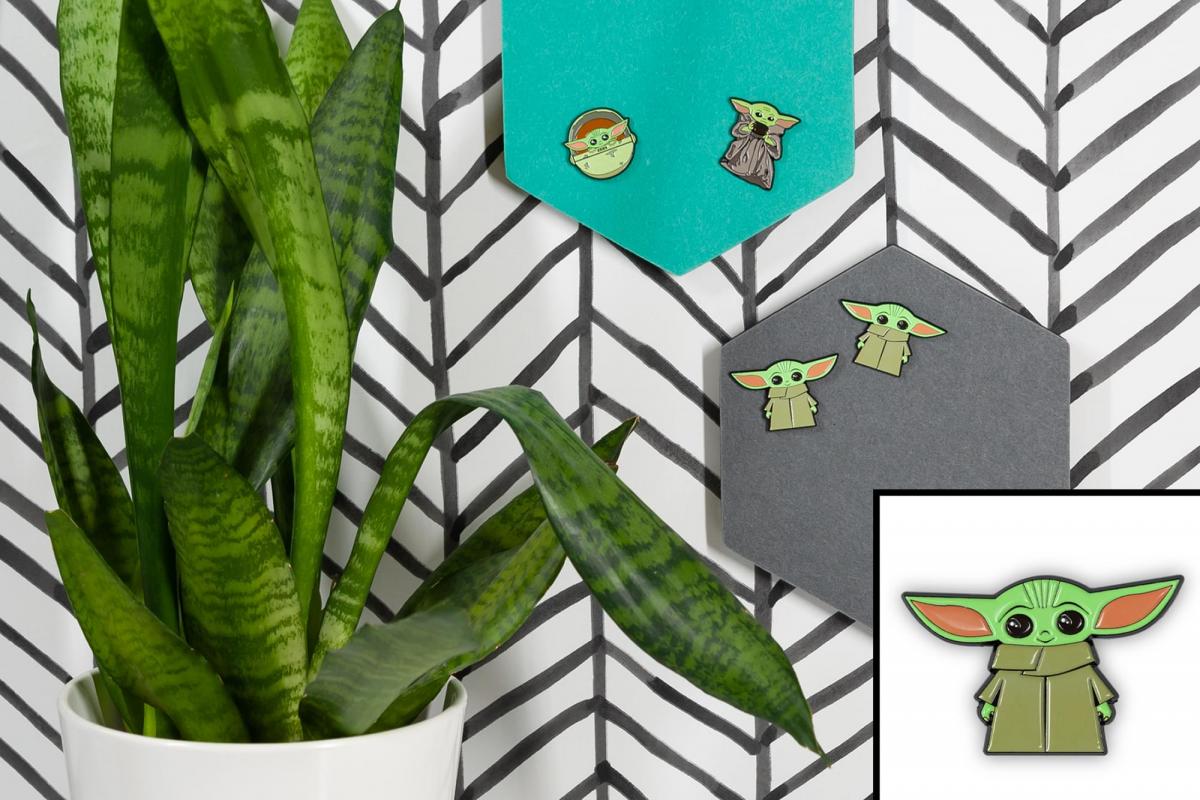 Star Wars Mandalorian Child Ears Up Exclusive Enamel Pin picture