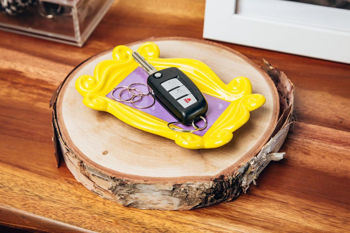 Friends Picture Frame Replica Ceramic Trinket Tray | 4 x 6 Inches picture