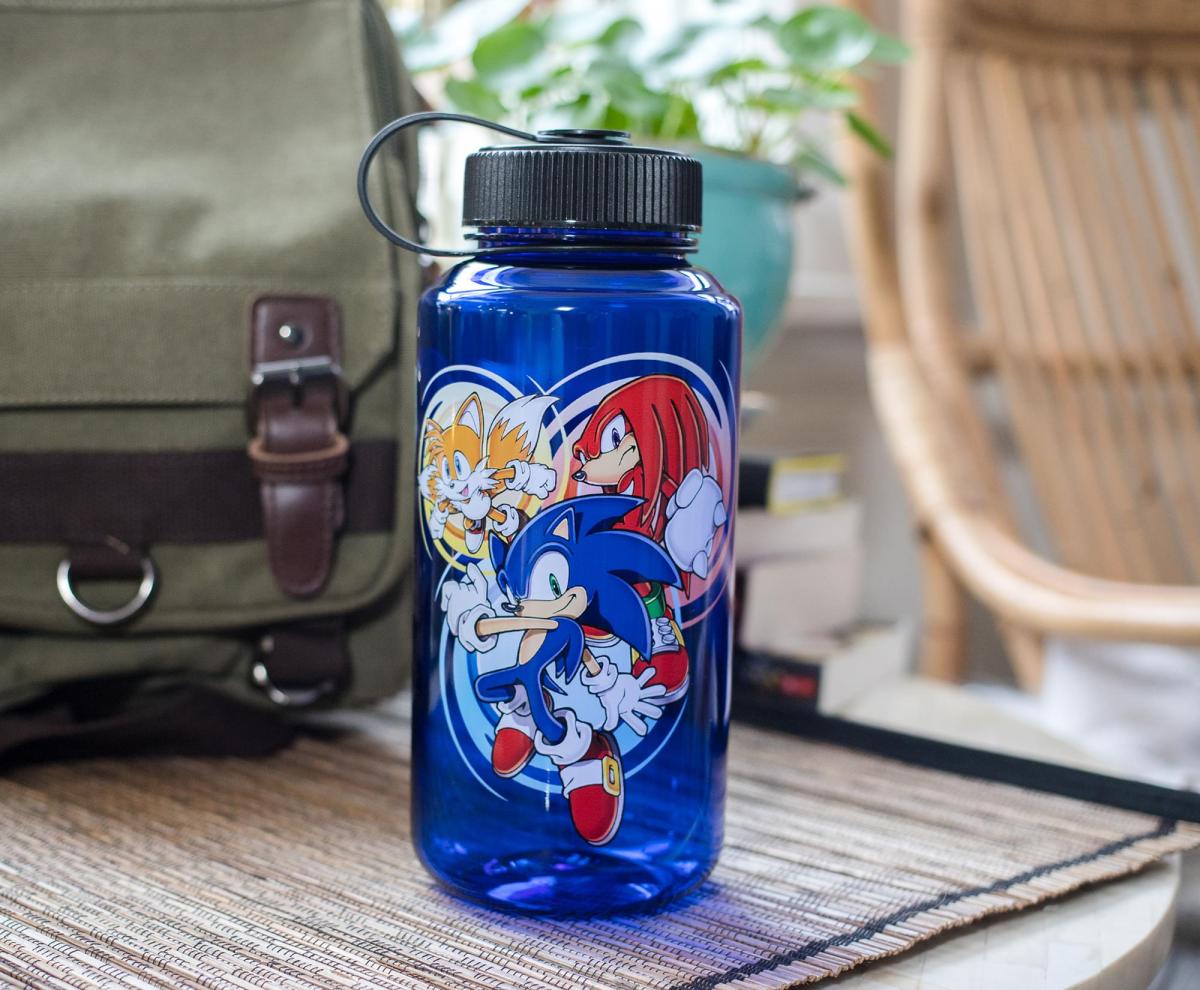 Sonic The Hedgehog 32 Ounce Plastic Water Bottle picture