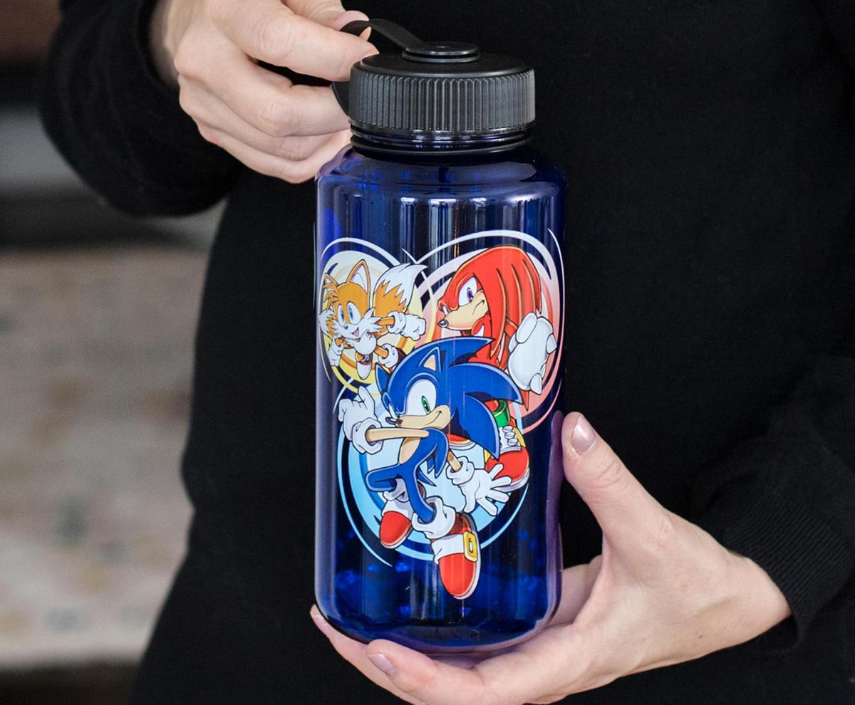 Sonic The Hedgehog 32 Ounce Plastic Water Bottle picture
