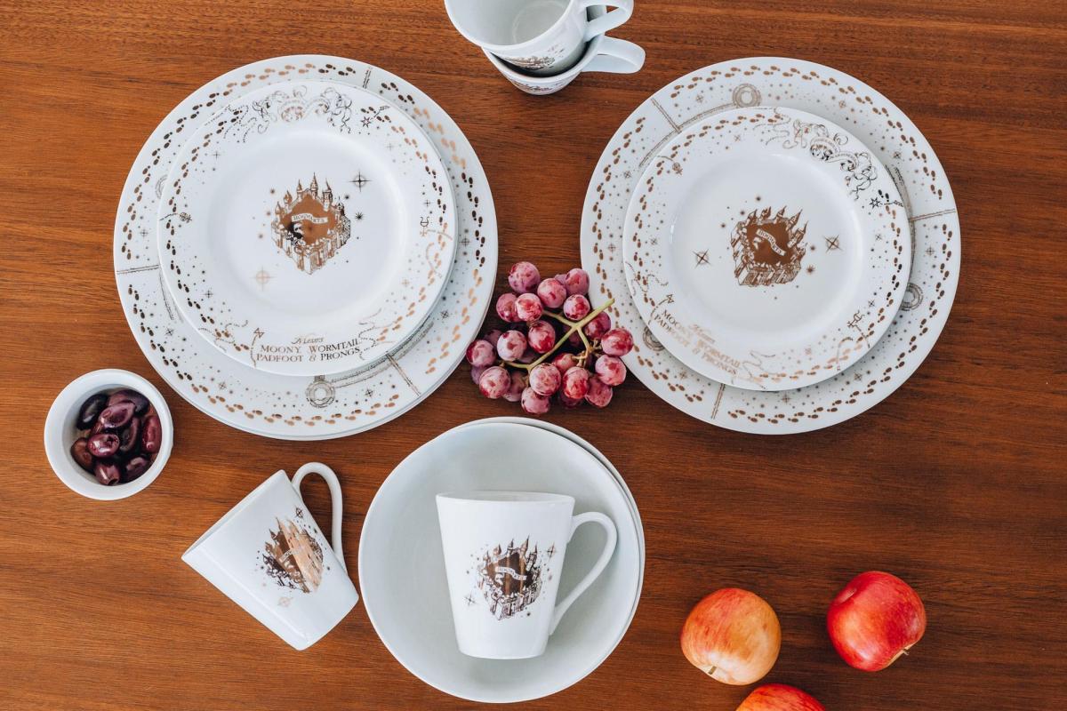 Harry Potter Marauders Map 16 Piece Dinnerware Set picture
