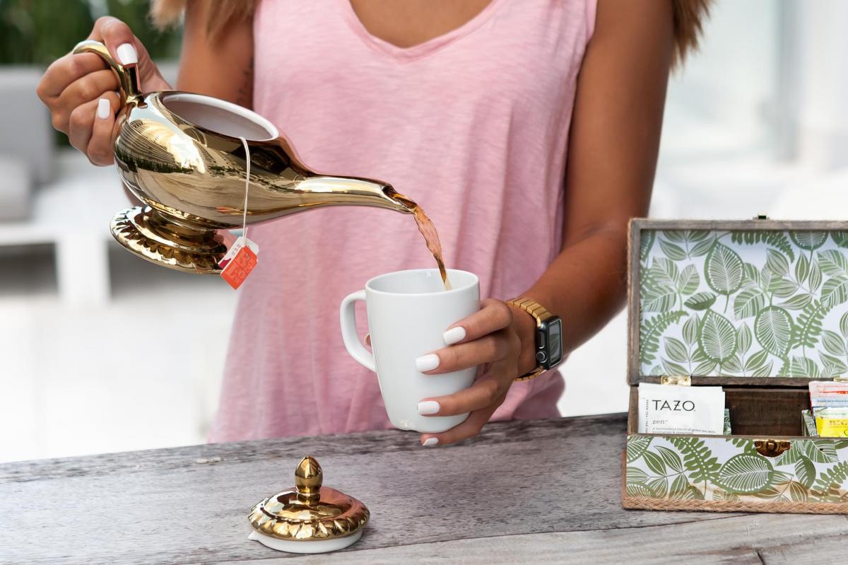 Disney Aladdin Genie Lamp 32oz Ceramic Teapot picture