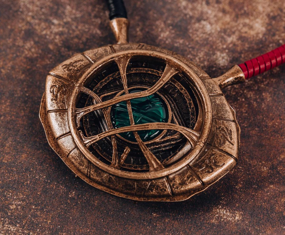 Marvel Dr Strange Eye of Agamotto Light Up Replica picture