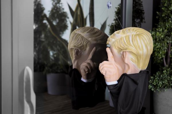 Scary Peeper Tapping President Halloween Decoration picture