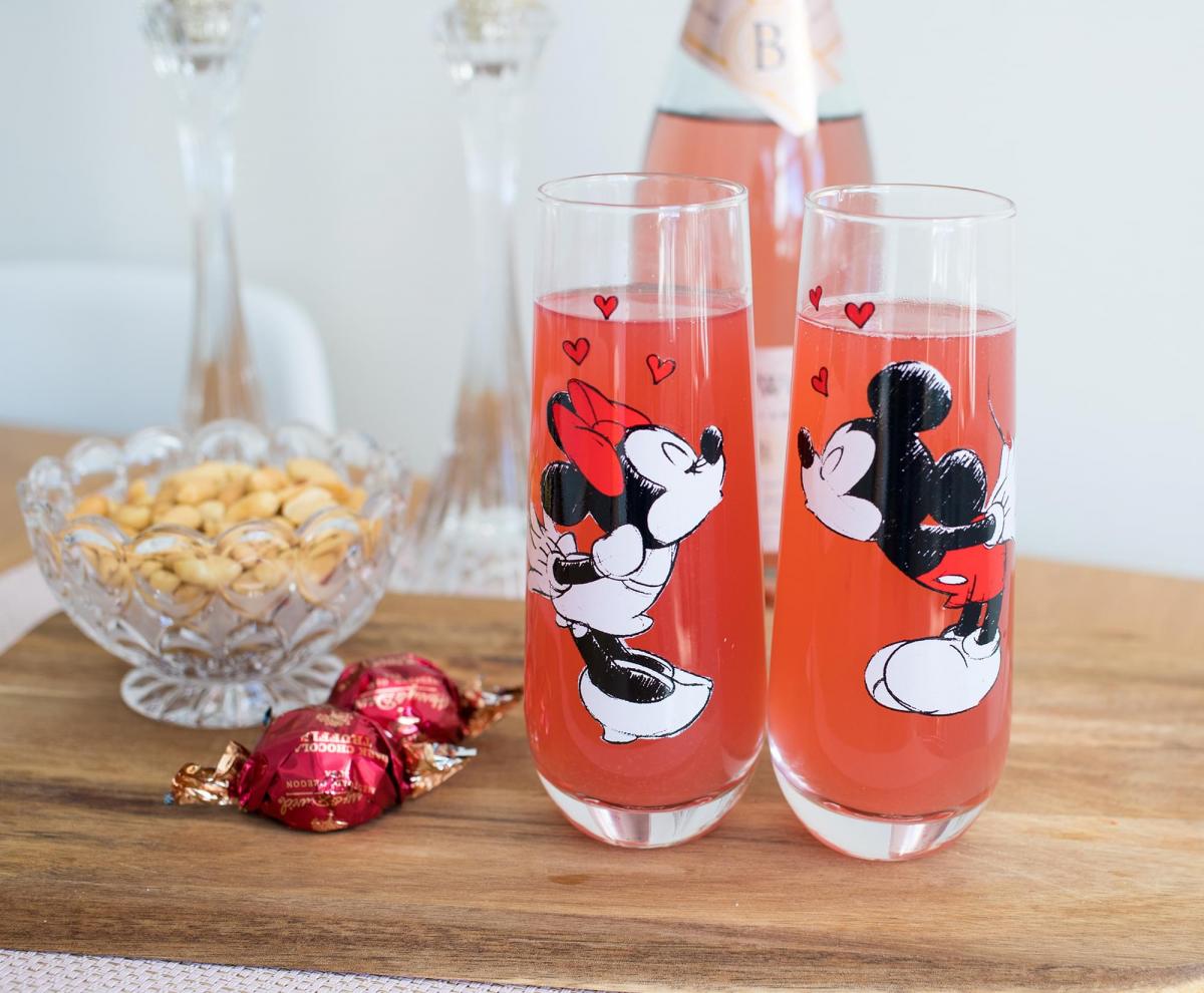 Mickey and Minnie Kiss Hearts 2pc Stemless Fluted Glass Set picture