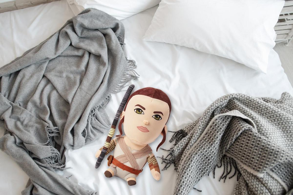 Star Wars 9" Talking Plush: Rey - Eventeny