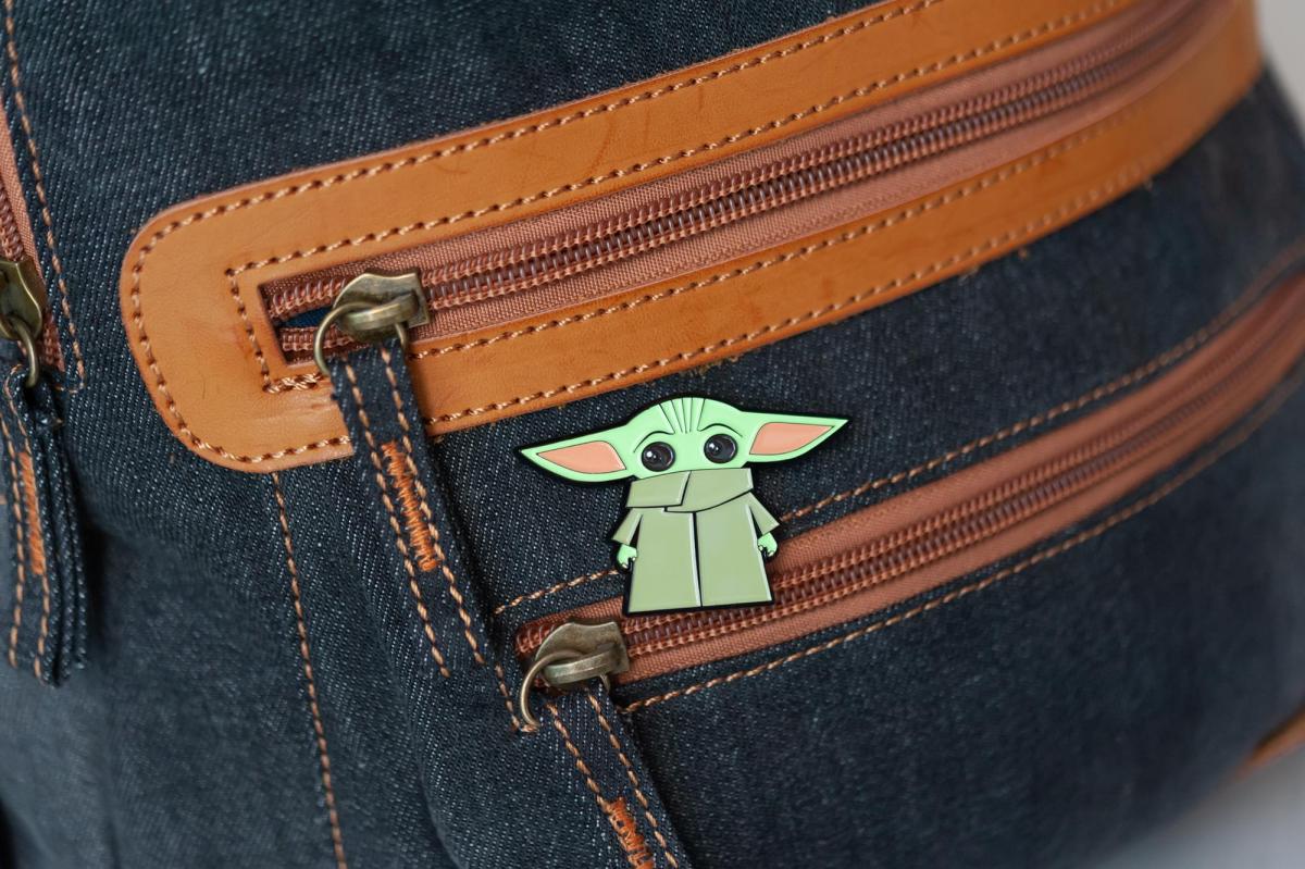 Star Wars Cartoon Child Face Hidden Exclusive Enamel Pin picture
