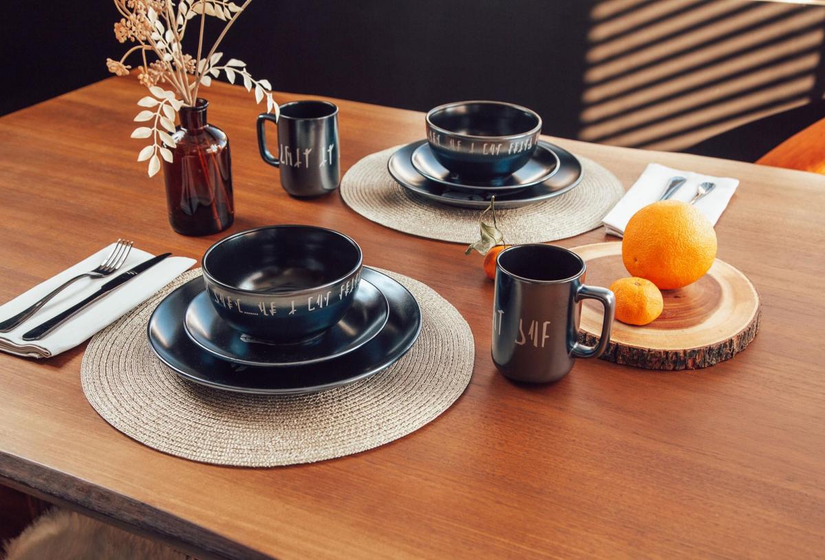 Star Wars The Mandalorian 8 Piece Stoneware Dinner Set picture