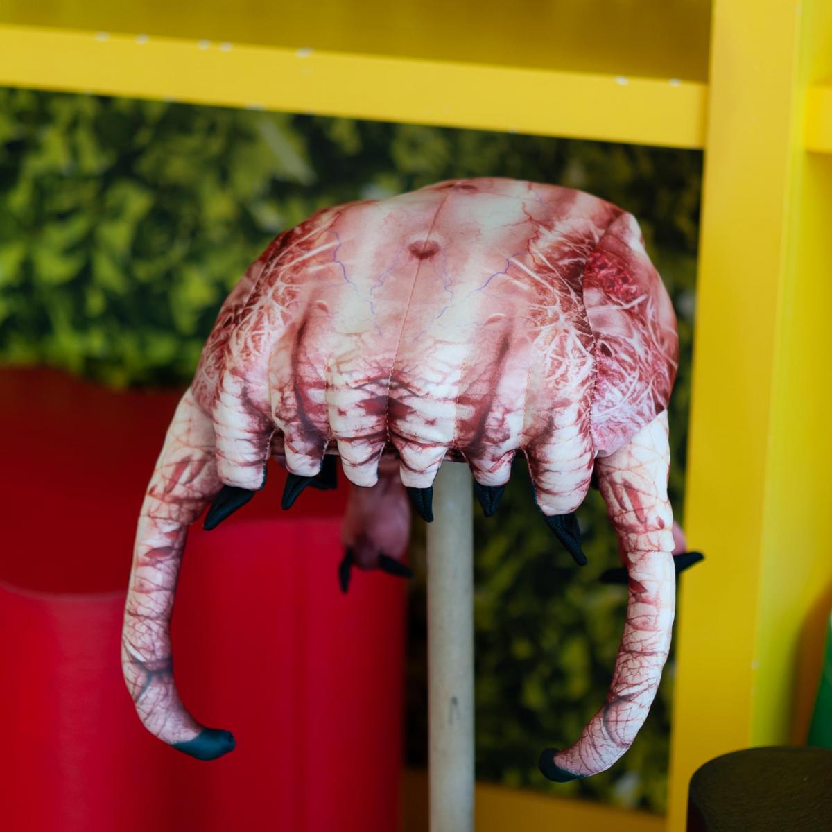 Half-Life Plush Headcrab Hat picture