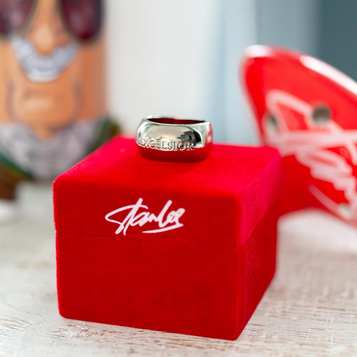 Stan Lee Excelsior Replica Ring Limited Edition Box picture
