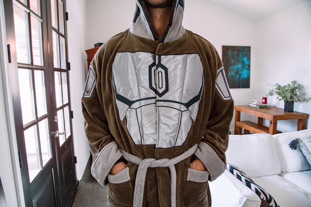 Star Wars Mandalorian Bounty Hunter Robe XXL picture