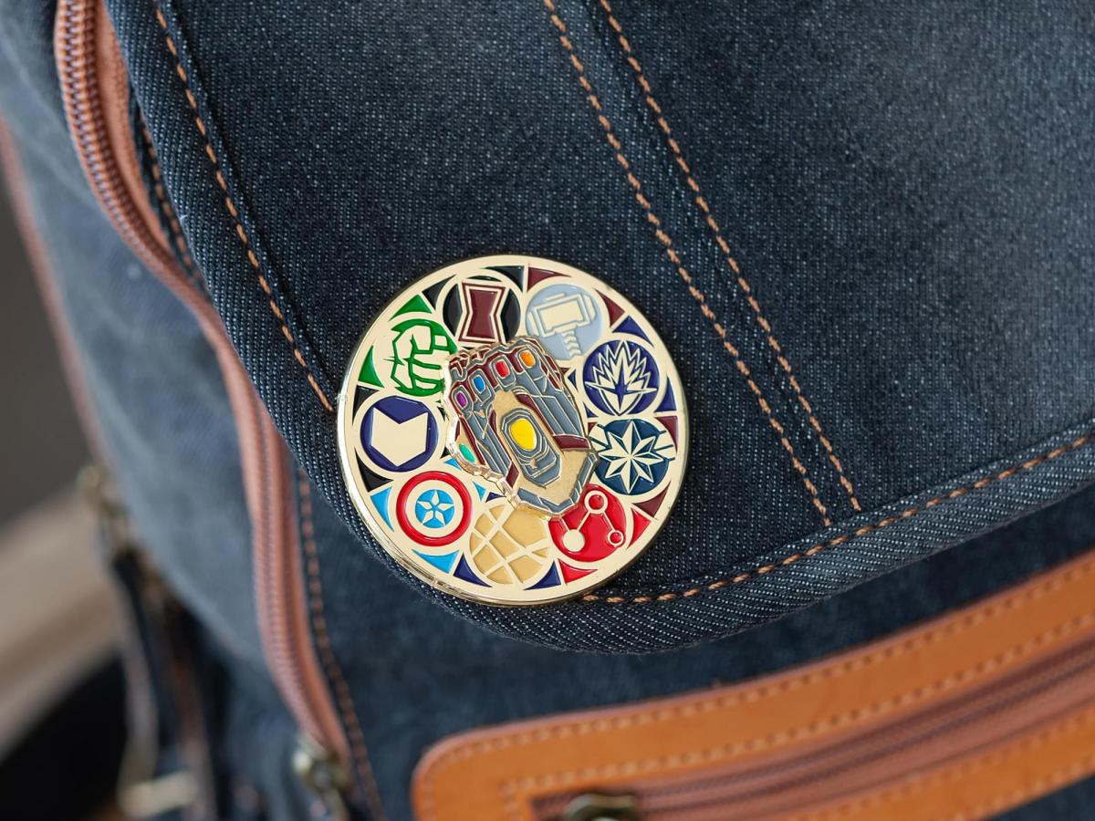 Marvel Infinity War Spinning Stark Gauntlet Exclusive Pin picture
