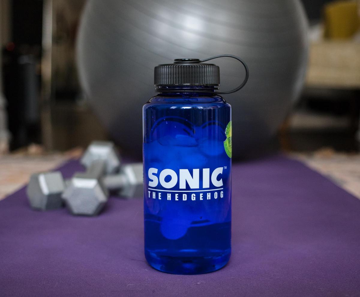 Sonic The Hedgehog 32 Ounce Plastic Water Bottle picture