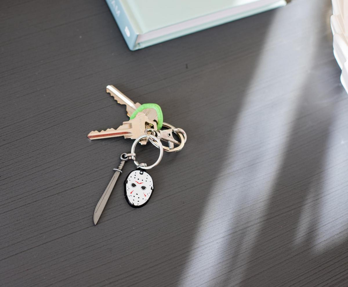 Friday The 13th Mask and Machete Metal Keychain picture