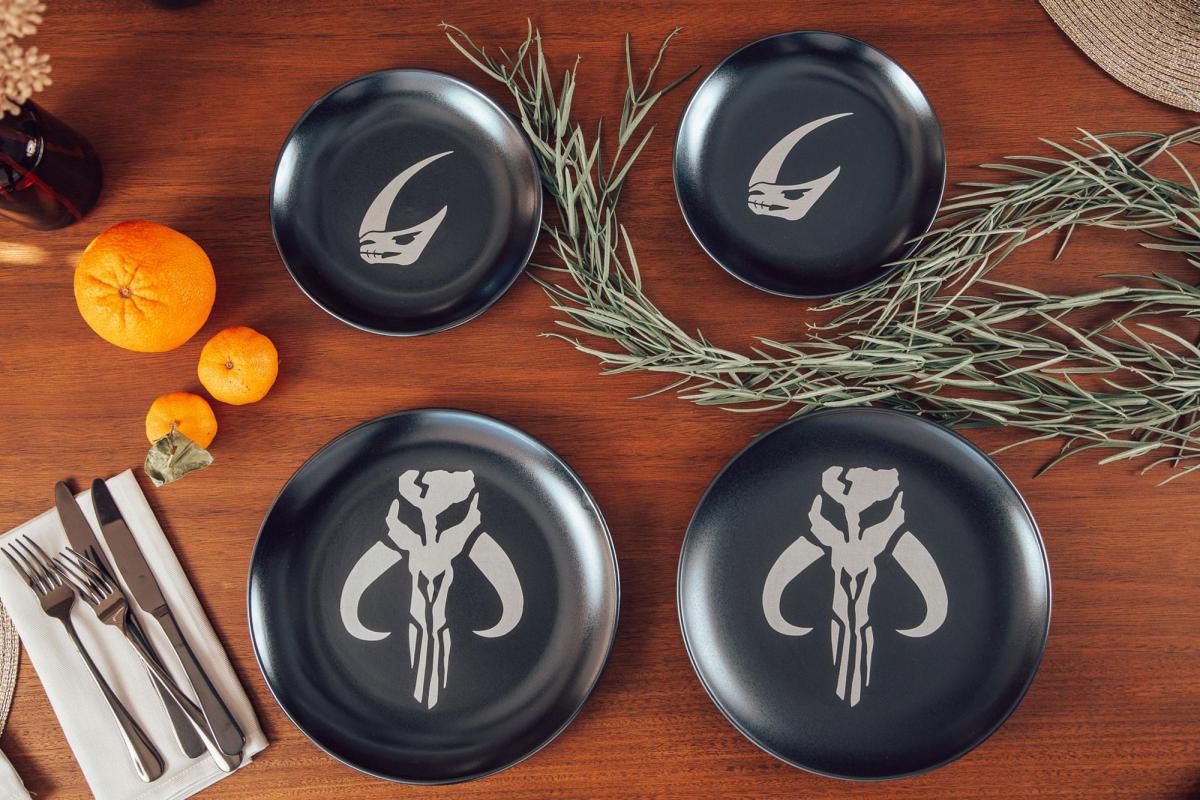 Star Wars The Mandalorian 8 Piece Stoneware Dinner Set picture