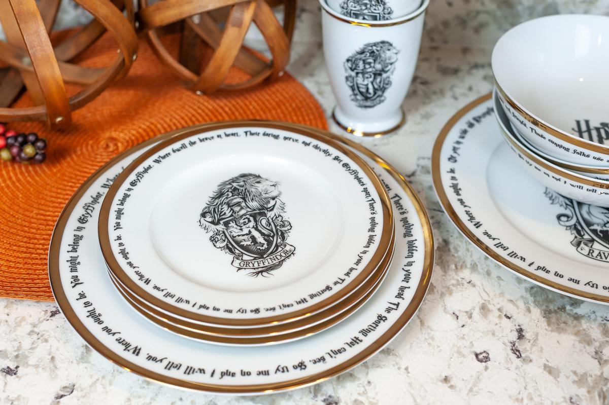 Harry Potter House Logos 16 Piece Ceramic Dinnerware Set picture