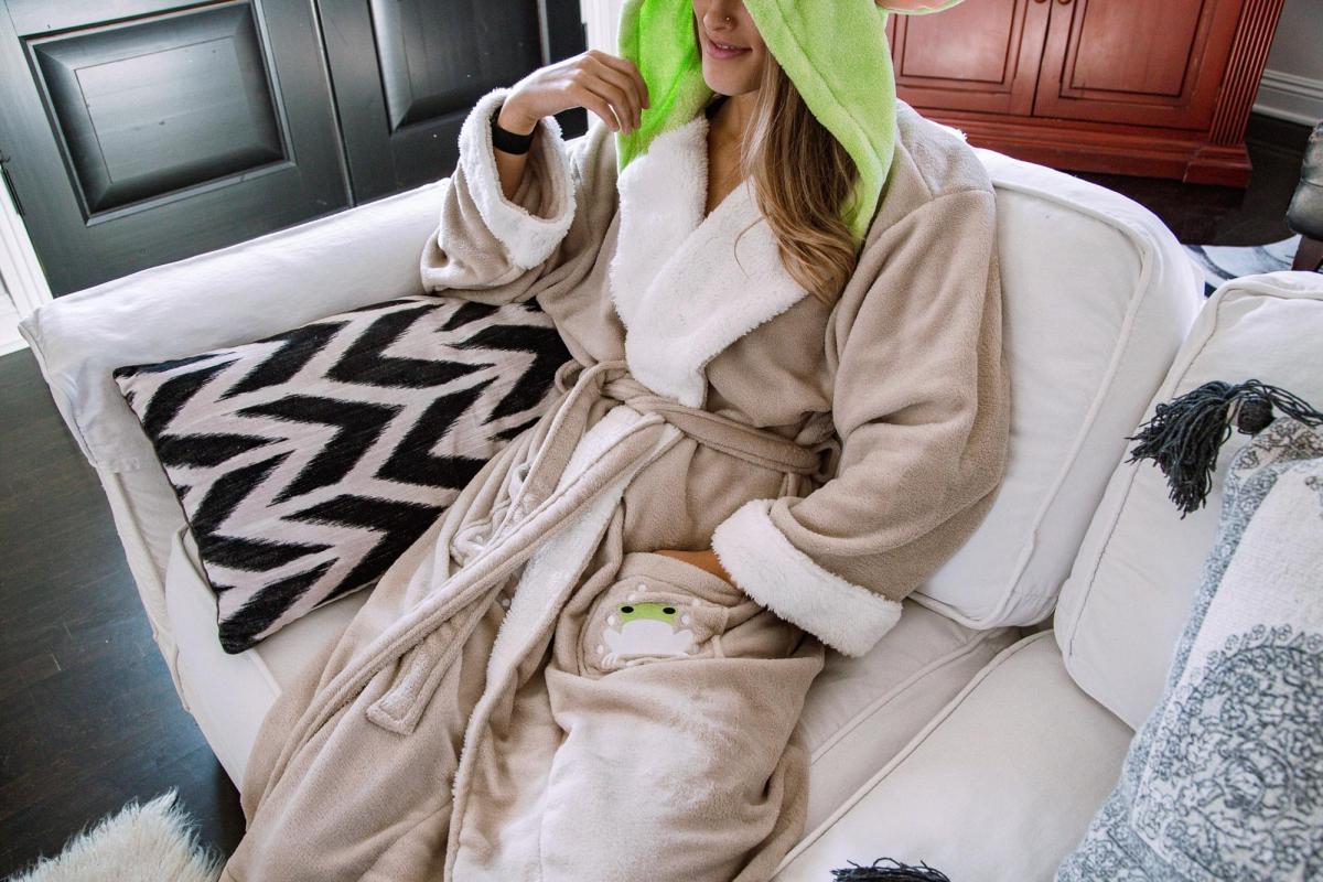 Star Wars Mandalorian Child Ladies Hooded Robe picture