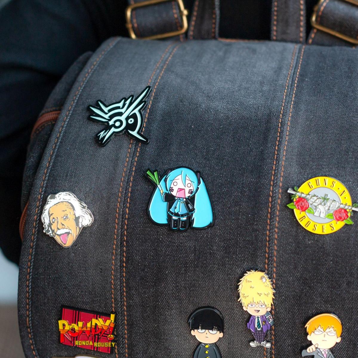 Hatsune Miku Enamel Collector Pin picture