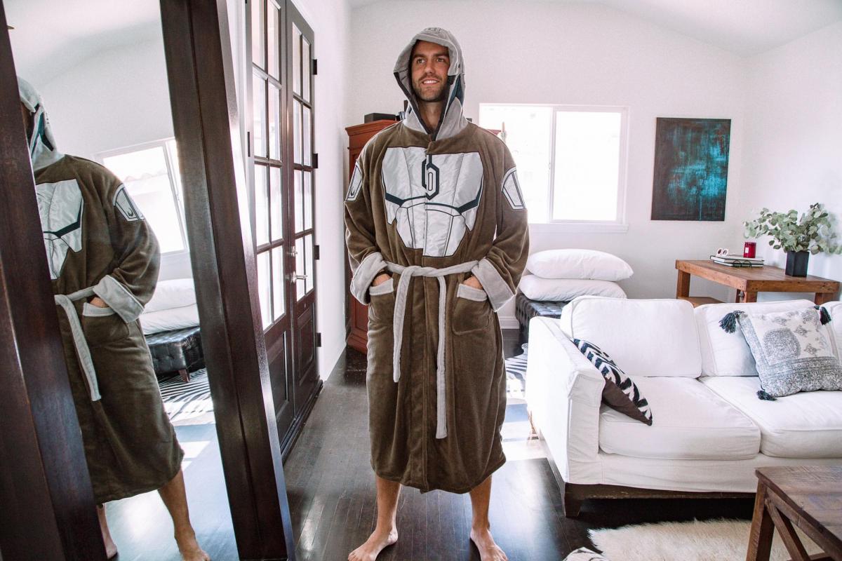 Star Wars Mandalorian Bounty Hunter Robe XXL picture