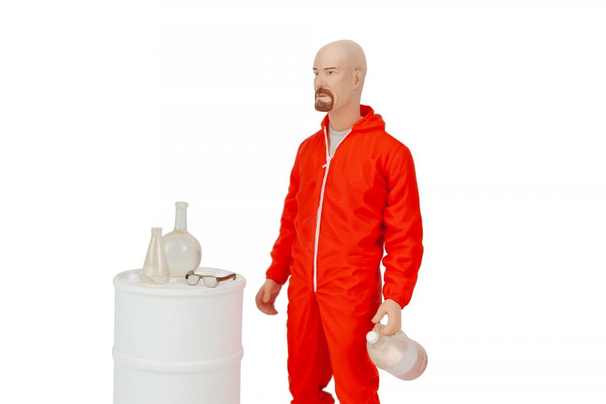 Breaking Bad 6" Walter White In Orange Haz-Mat Suit Exclusiv picture