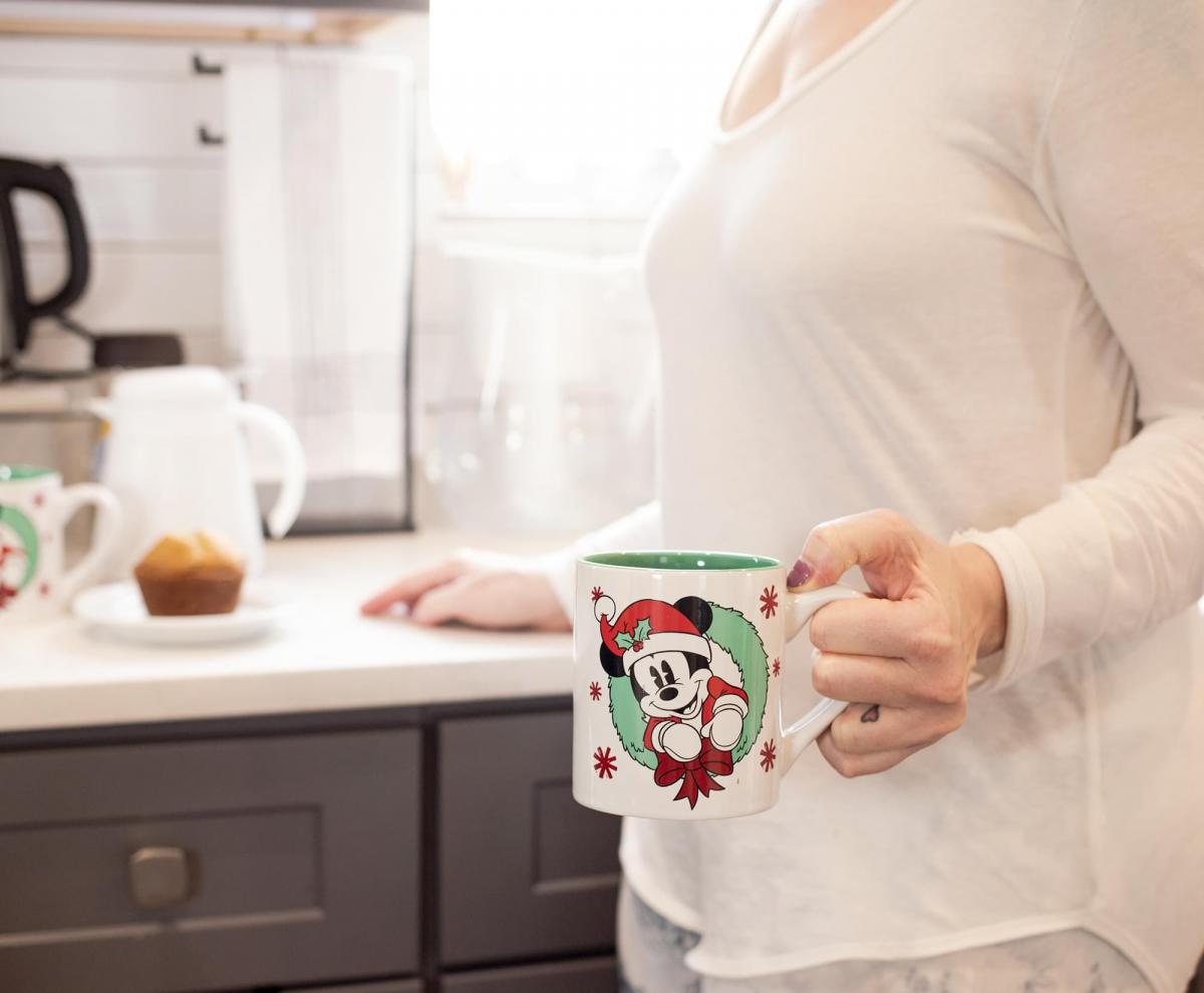 Mickey and Minnie Mouse Holiday Mug Set picture