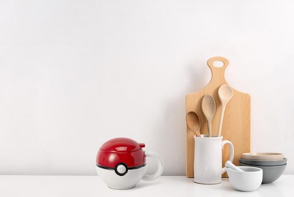 Pokemon Pokeball Mug with Lid picture